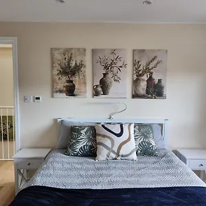  Bed & Breakfast Clifton House O2 & Excel With Private Bathroom And Breakfast Option